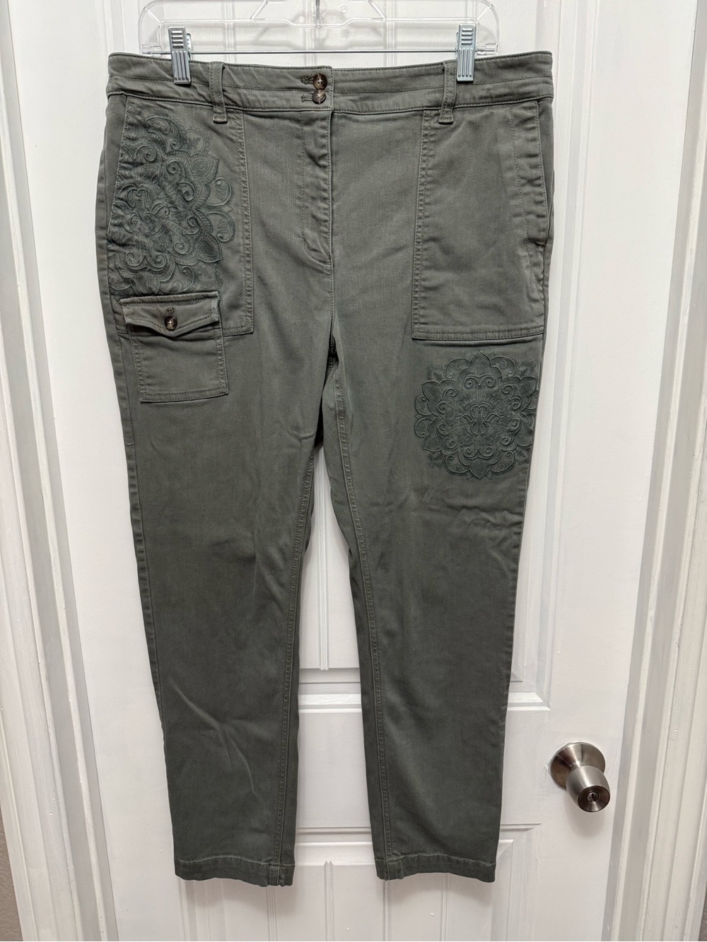 J. Jill Olive Green Caraway Embroidered Mehndi Cargo Pants Boho Size 14 (48-9)